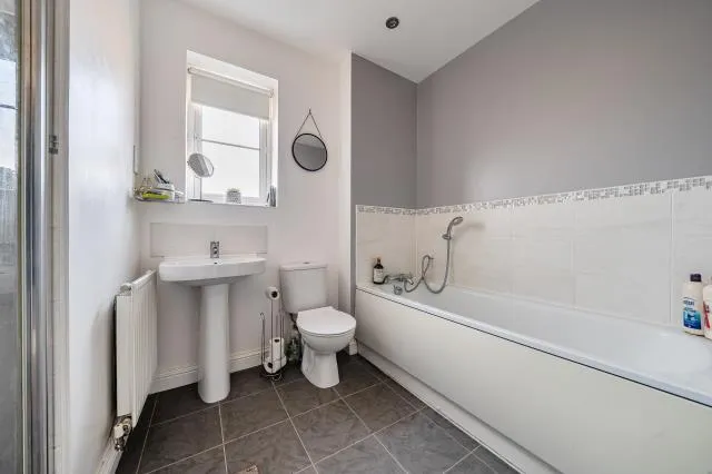 Morgan Drive, Aylesbury, HP18, photo 12