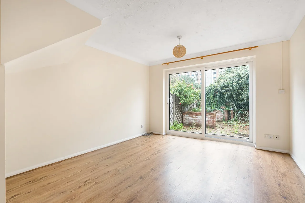 Manor Vale, Brentford, TW8, photo 4