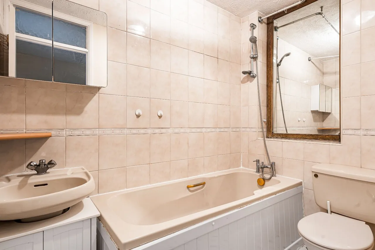 Manor Vale, Brentford, TW8, photo 9