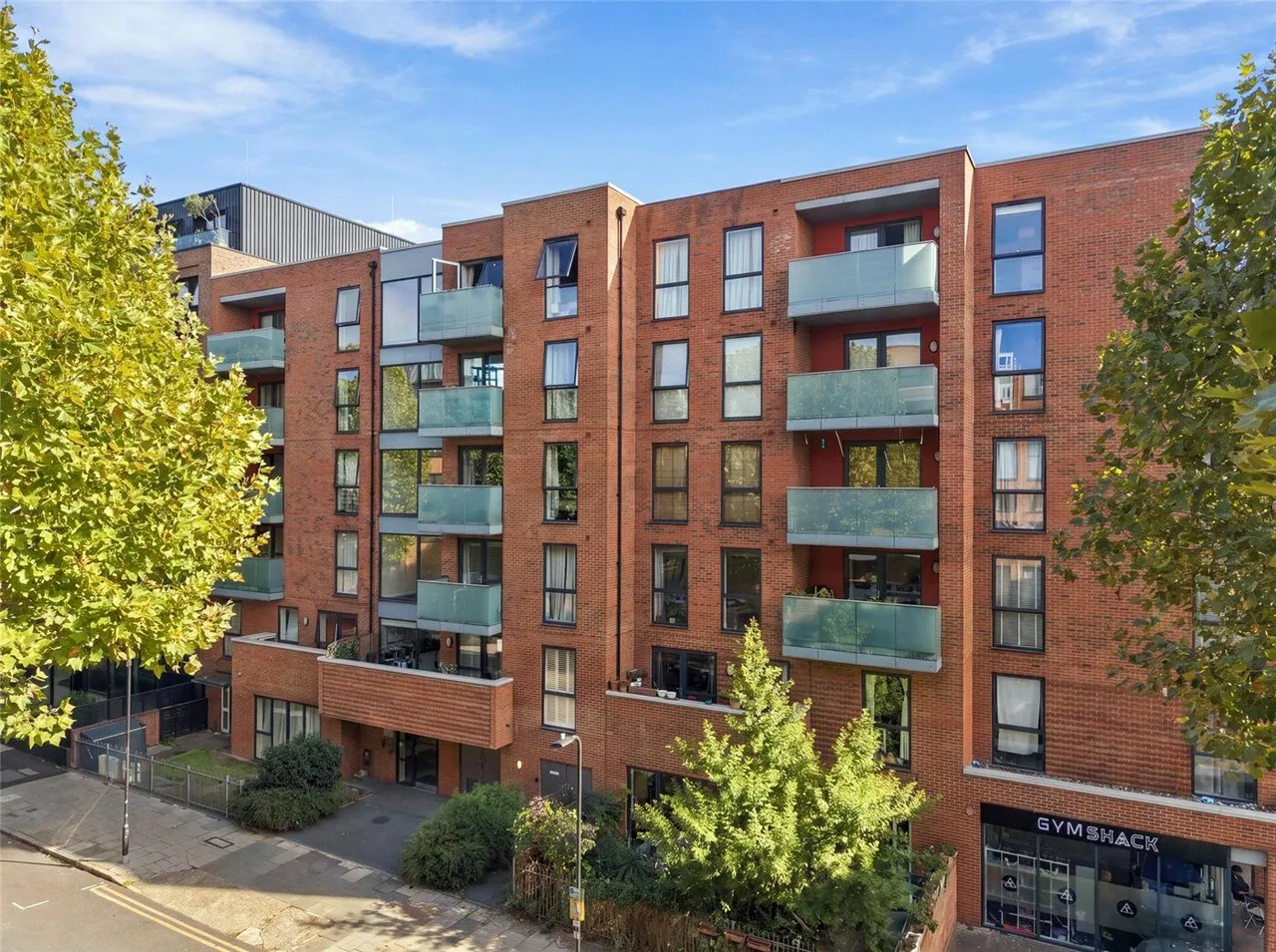 3 bed flat for sale, Bathurst Square, London, N15