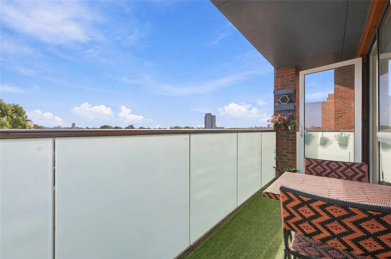 Bathurst Square, London, N15, photo 16