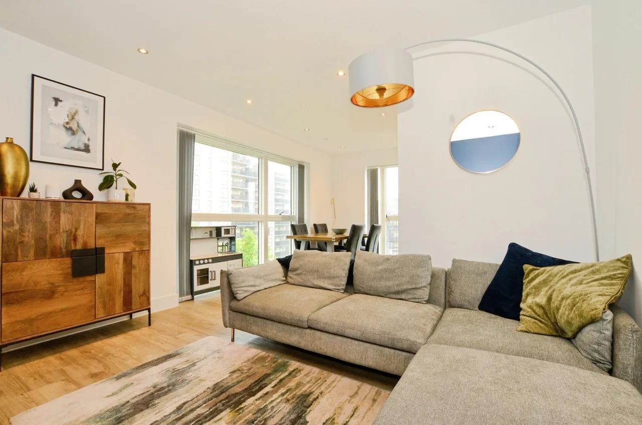 2 bed flat for sale, Lyon Road, Harrow, HA1
