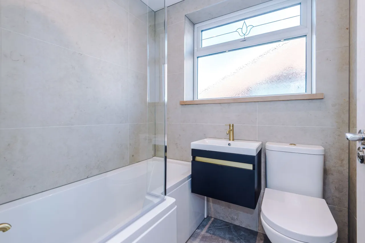 Meadow Lane, Fearnhead, Warrington, WA2 0PN, photo 5
