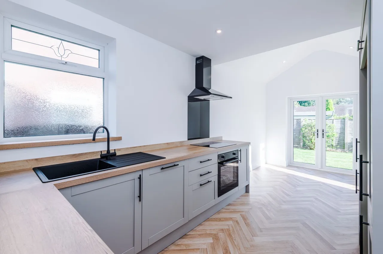 Meadow Lane, Fearnhead, Warrington, WA2 0PN, photo 4