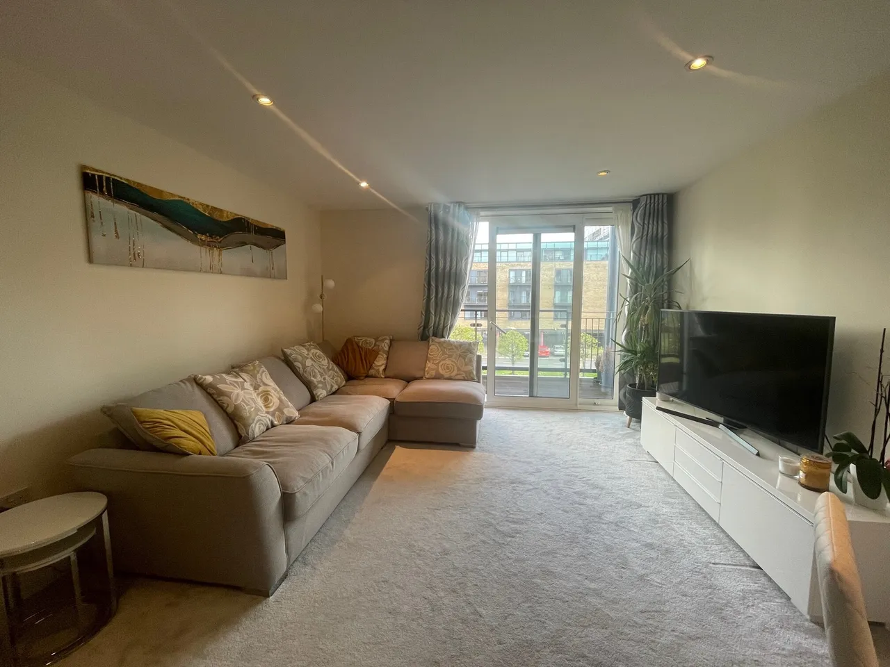 2 bed flat to rent, Ferry Court, Cardiff, CF11