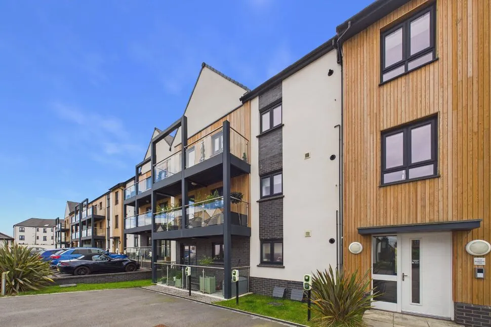2 bed flat for sale — Brodsworth Close, Leeds, West Yorkshire, LS15