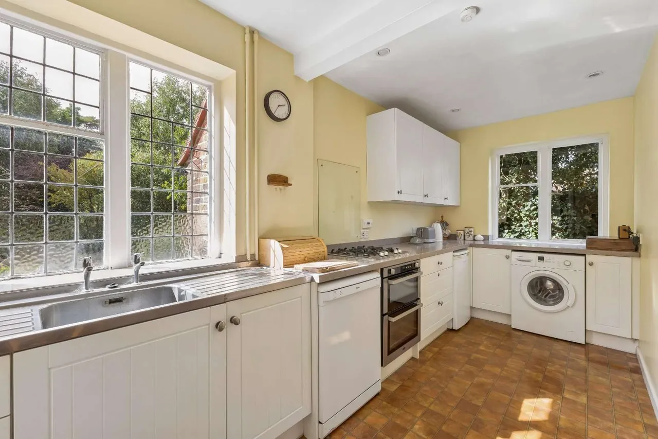 West Common, Harpenden, Hertfordshire, AL5 2LD, photo 8