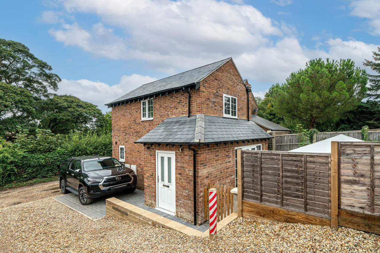 2 bed house for sale, High Street, Tring, HP23