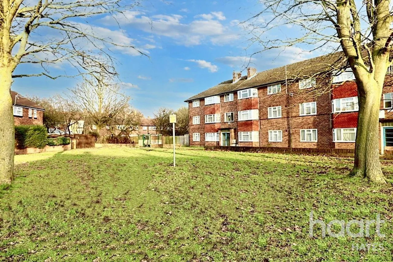 2 bed flat for sale, Hornbeam Road, Hayes, UB4