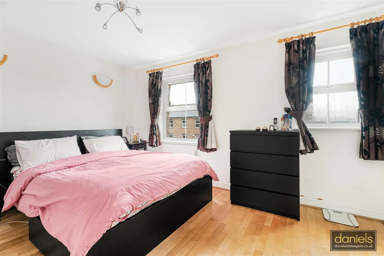Compton Avenue, Wembley, HA0, photo 4