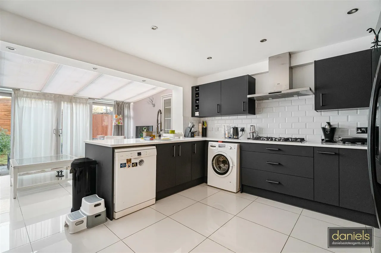 Compton Avenue, Wembley, HA0, photo 5