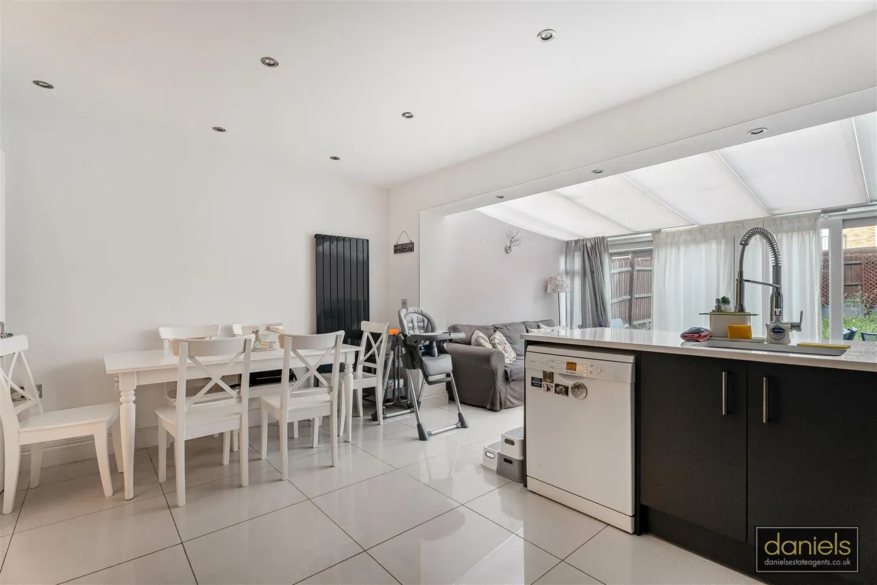 Compton Avenue, Wembley, HA0, photo 2