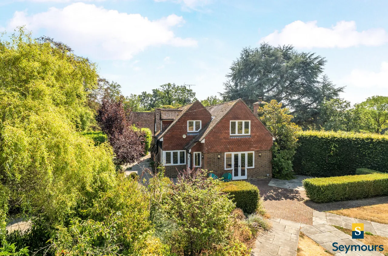 4 bed house to rent, PIckhurst Road, Chiddingfold, GU8