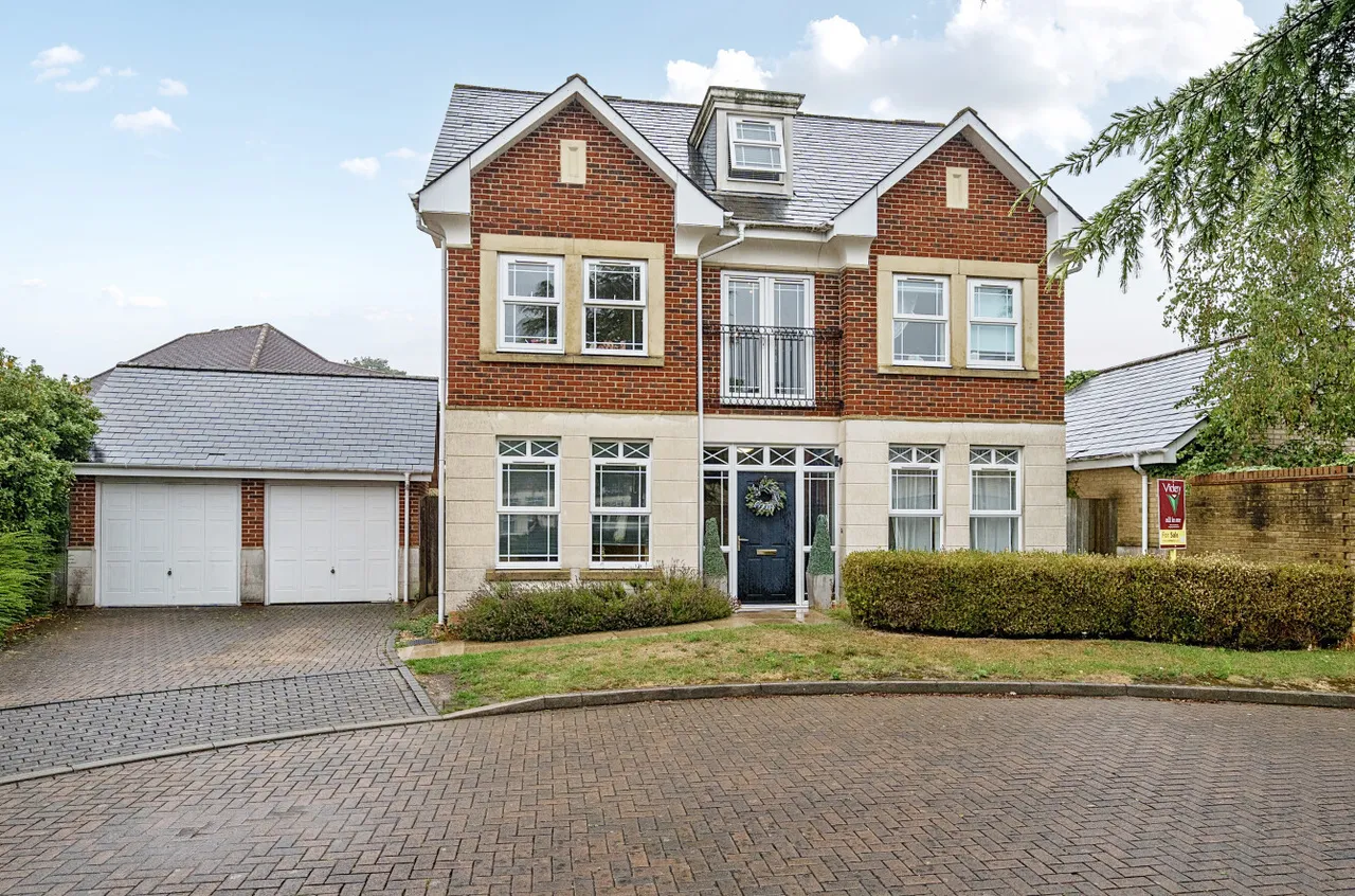 5 bed house for sale — Durham Drive, Deepcut, Camberley, Surrey, GU16 6GG