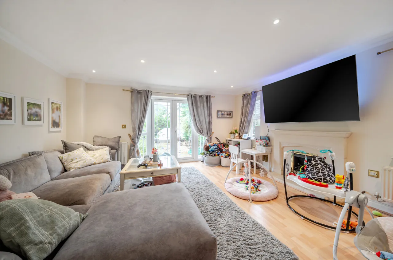 Durham Drive, Deepcut, Camberley, Surrey, GU16 6GG, photo 3