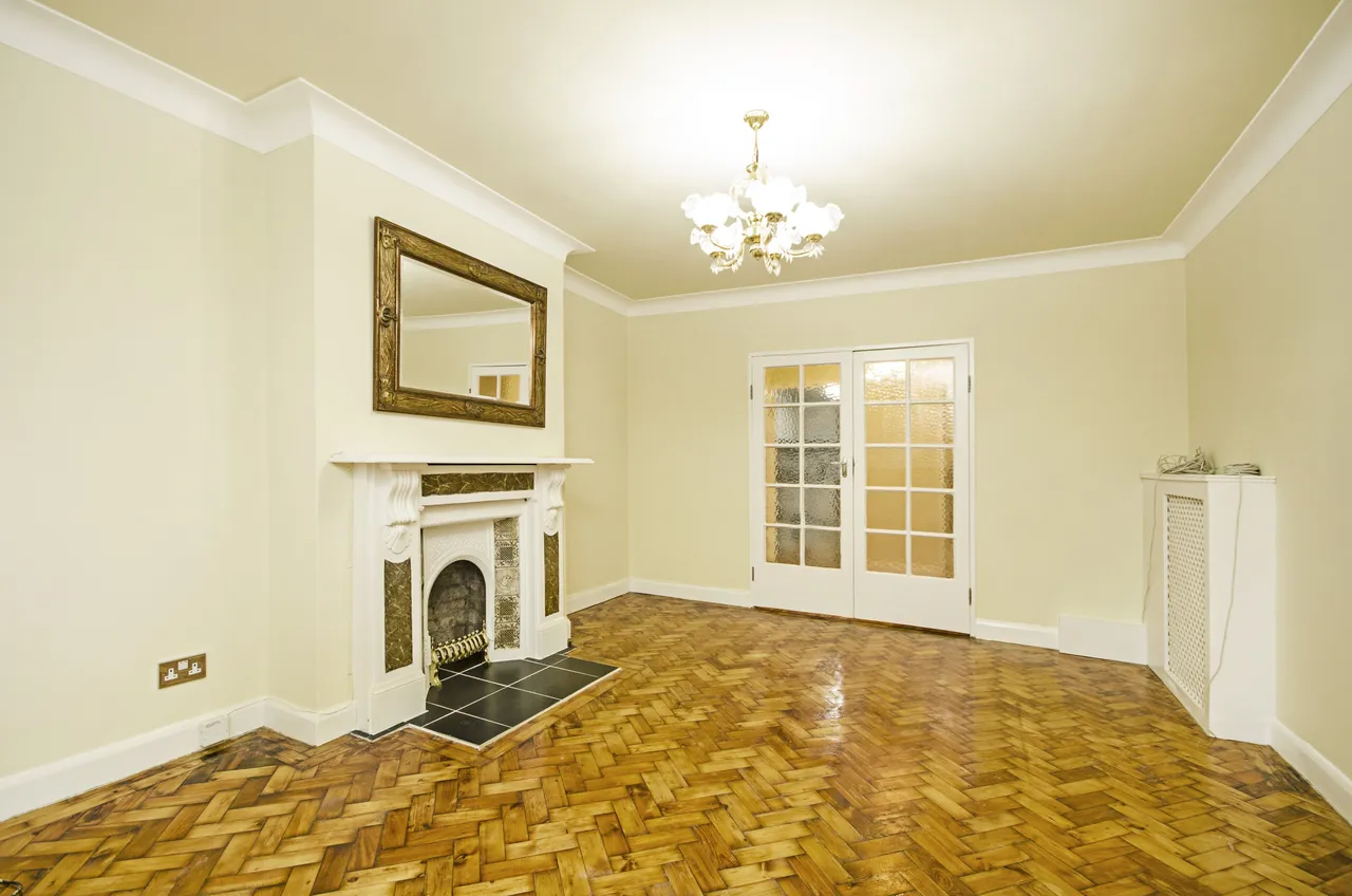 96 Beaufort Park, London, photo 5