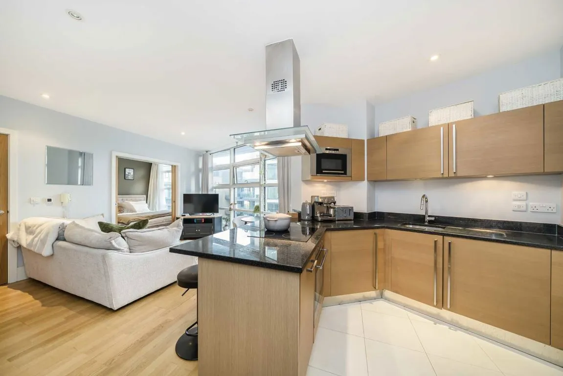 1 bed property for sale, Juniper Drive, SW18