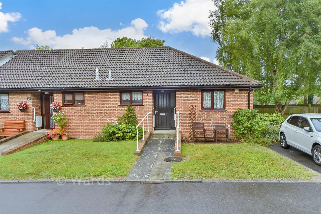 1 bed house for sale, Kingsdown Close, Hempstead, ME7