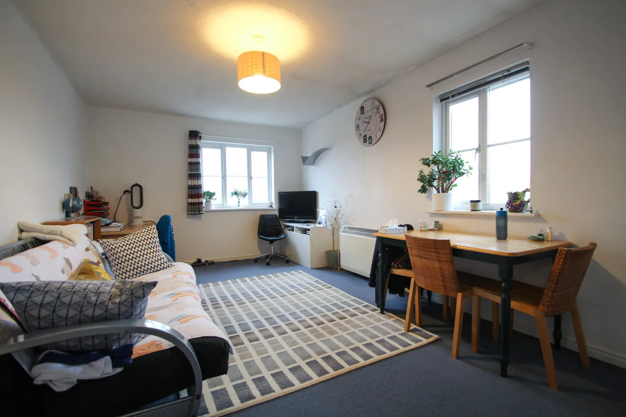 Fairway Drive, London, photo 3