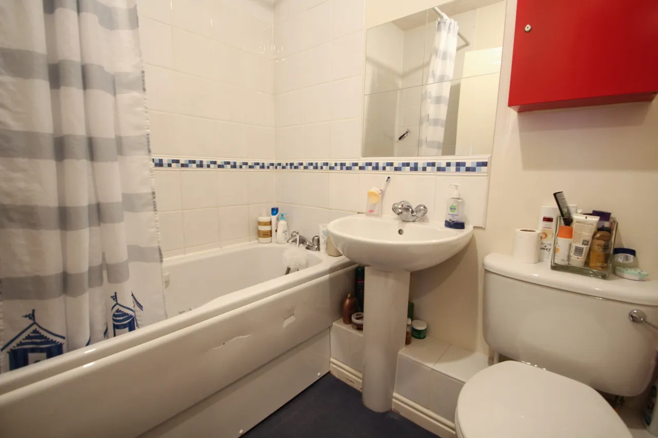 Fairway Drive, London, photo 5