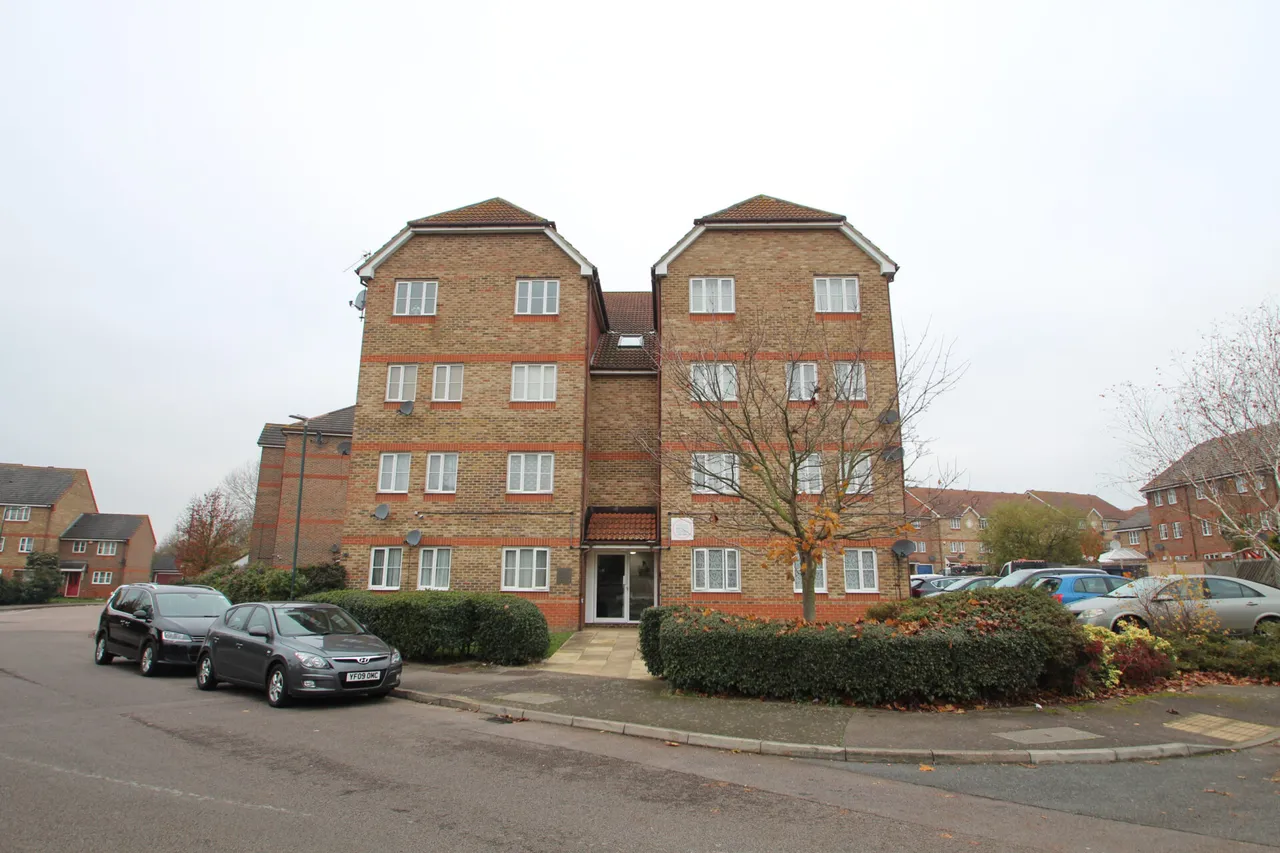 1 bed flat for sale — Fairway Drive, London