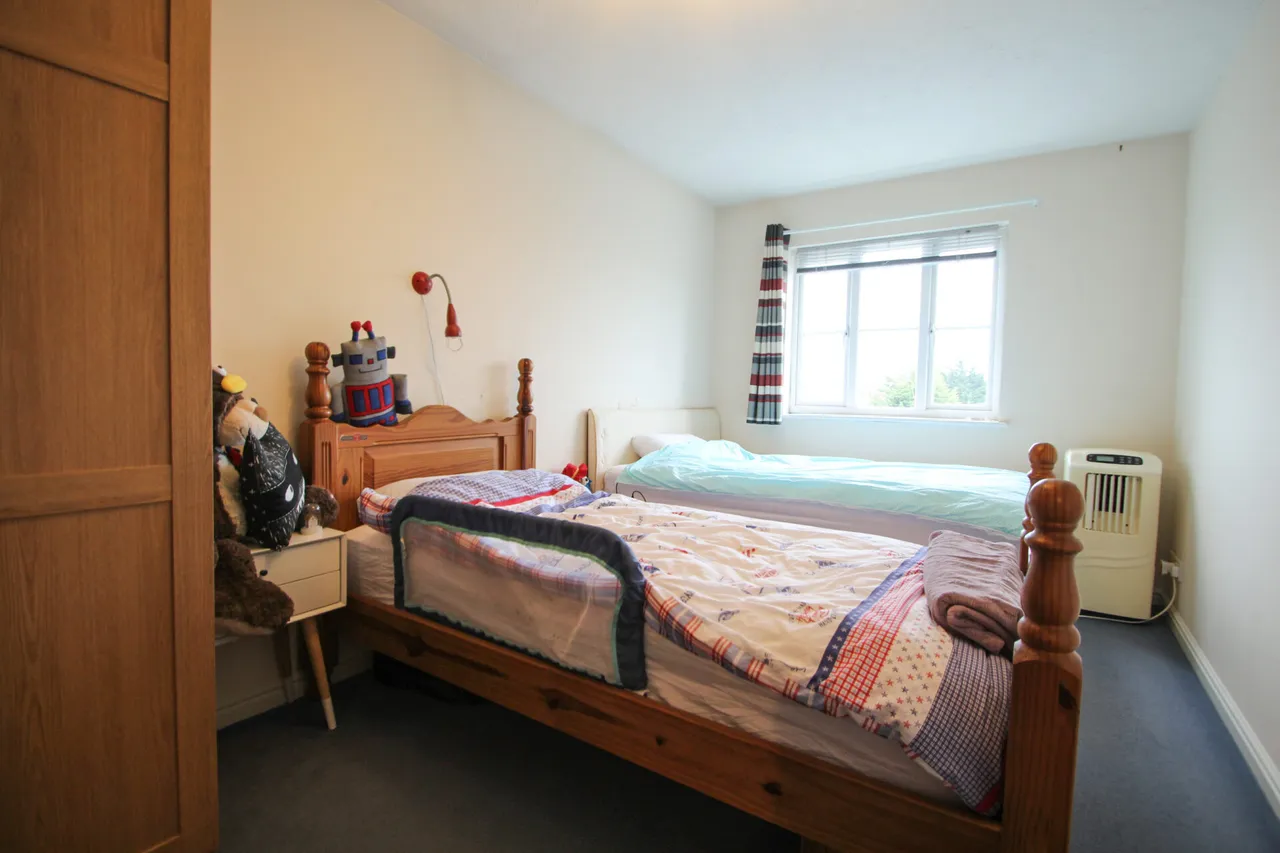 Fairway Drive, London, photo 4