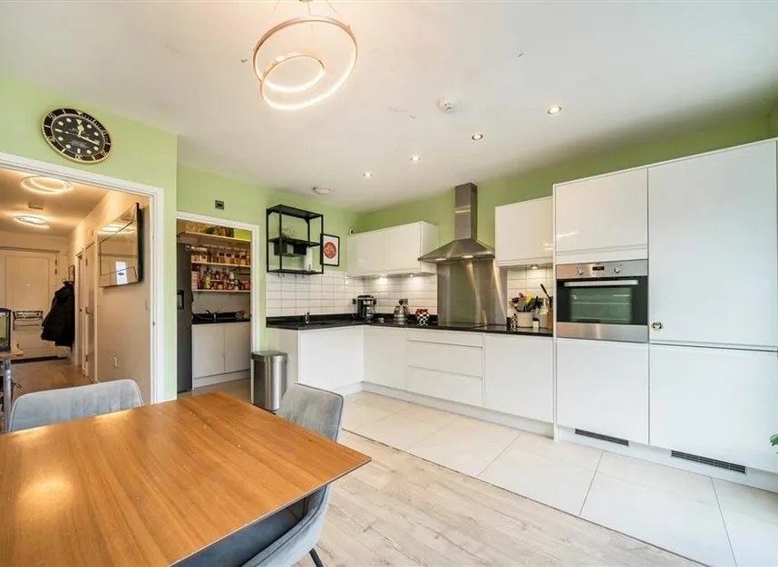 Bowen Drive, Charlton, SE7, photo 2