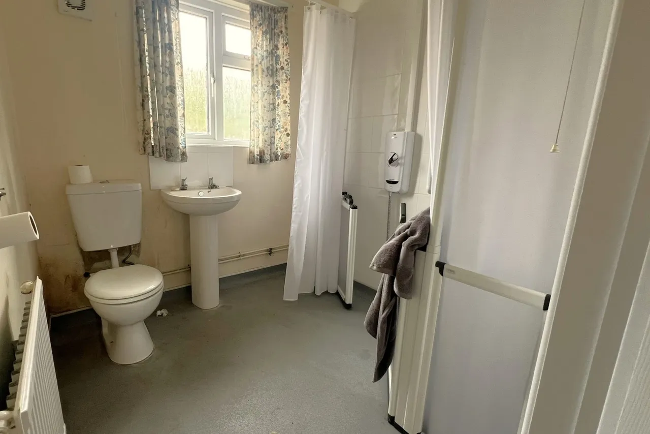 Hill Corner, Great Cheverell, SN10, photo 6