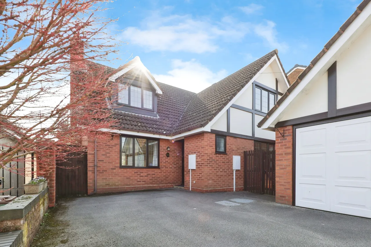 4 bed house for sale — Bickenhill Road, Marston Green, Birmingham, B37