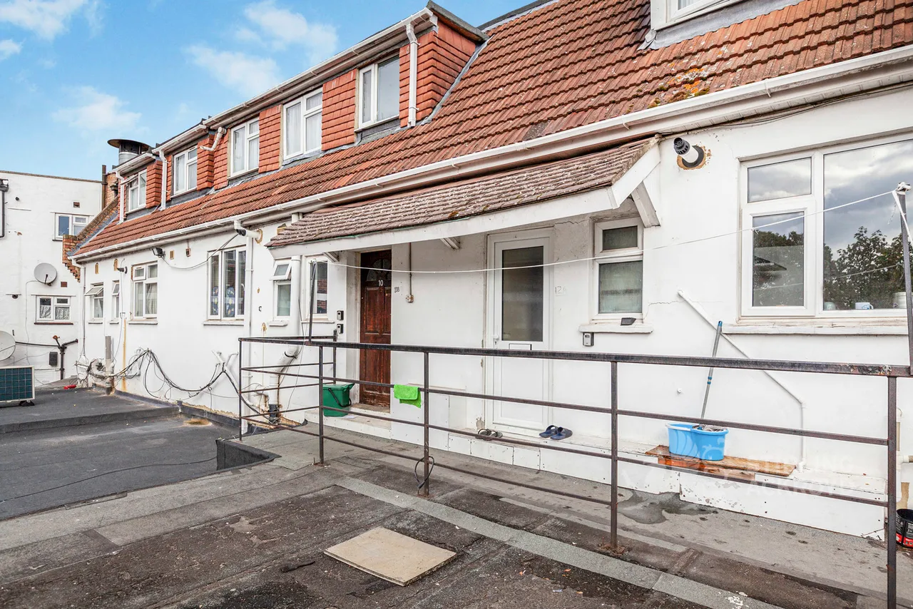 2 bed flat to rent, Sipson Road, West Drayton, UB7