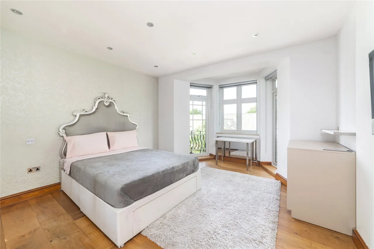 Finchley Road, Hampstead, NW3, photo 3