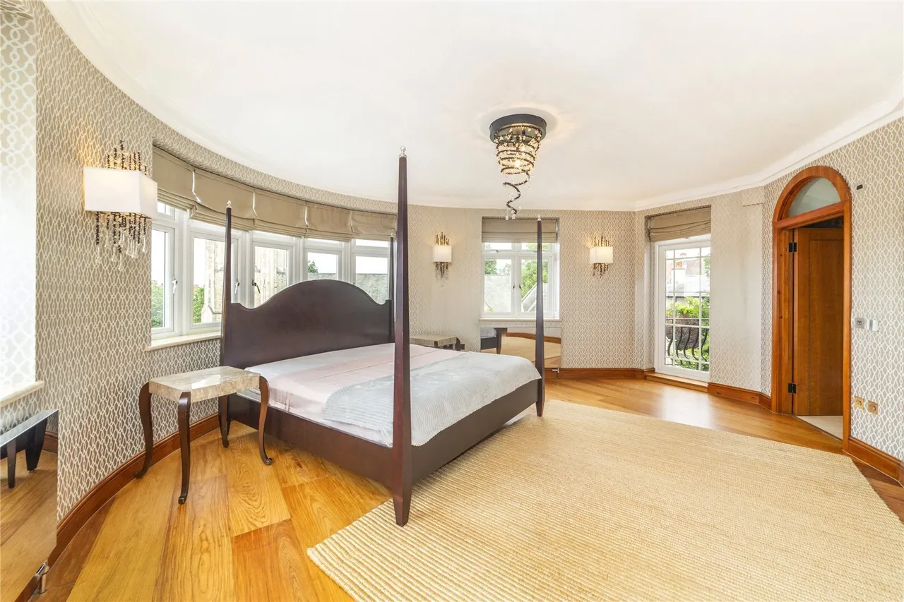 Finchley Road, Hampstead, NW3, photo 2