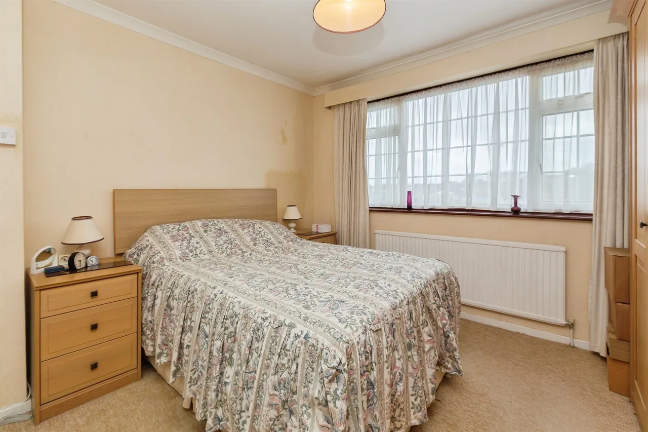 Broughton Close, Bierton, HP22, photo 18