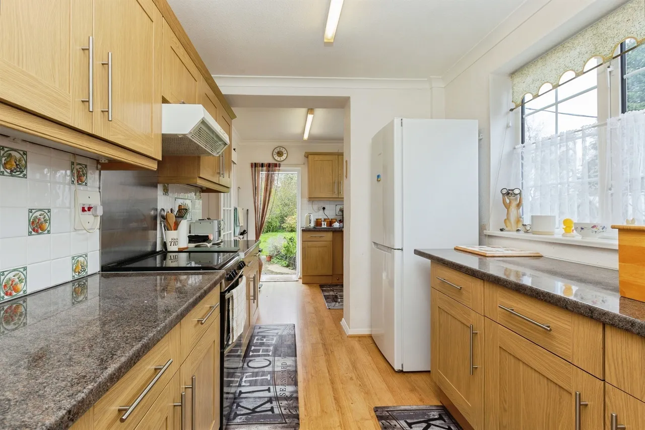 Broughton Close, Bierton, HP22, photo 10
