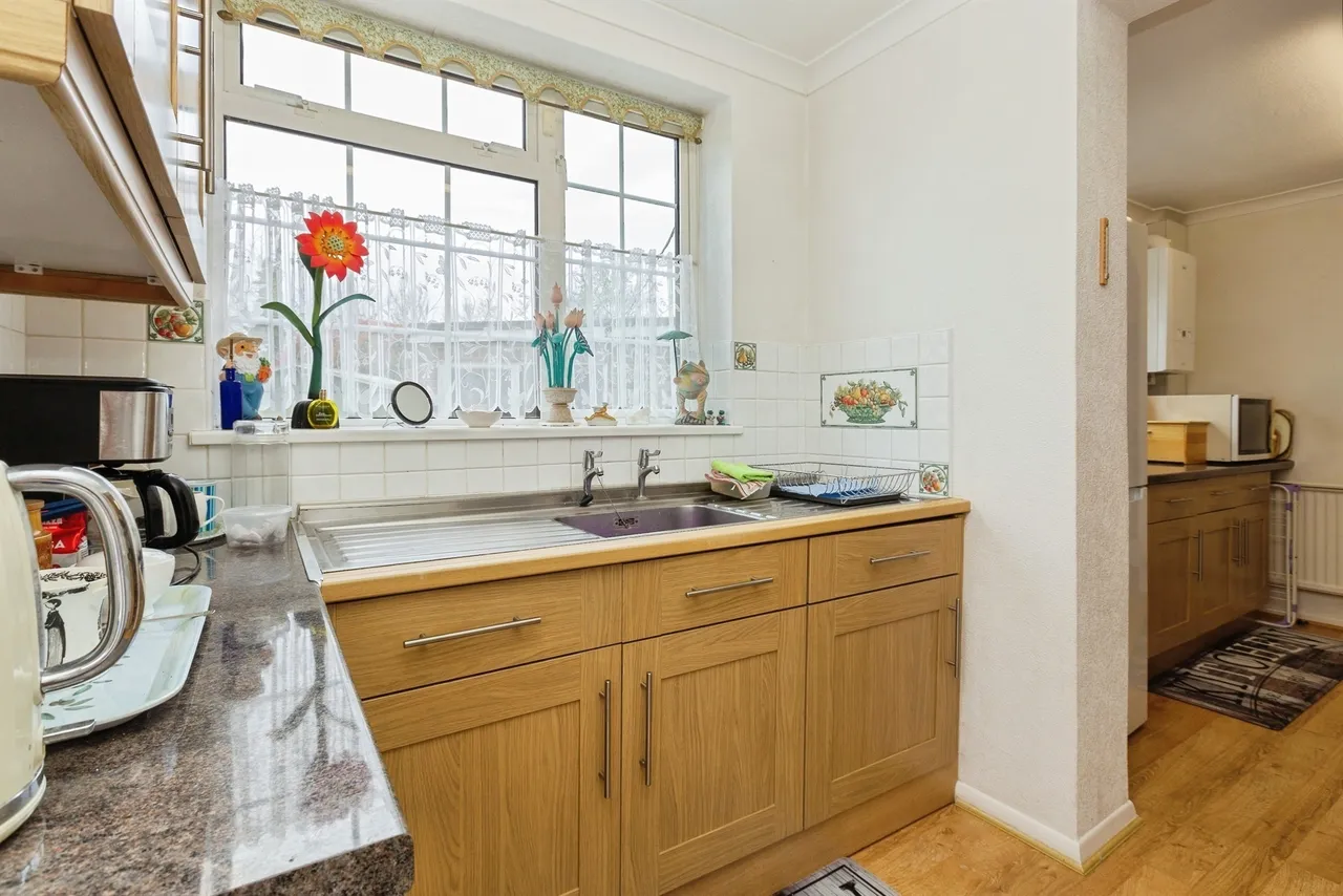 Broughton Close, Bierton, HP22, photo 11