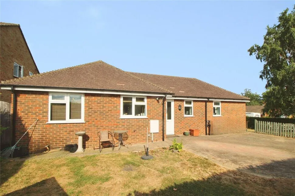2 bed house for sale — Swains Road, Tadley, Hampshire, RG26