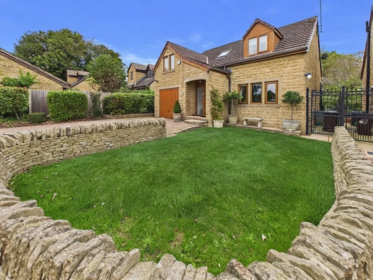 Greenwood Fold, Bradford, BD4, photo 3
