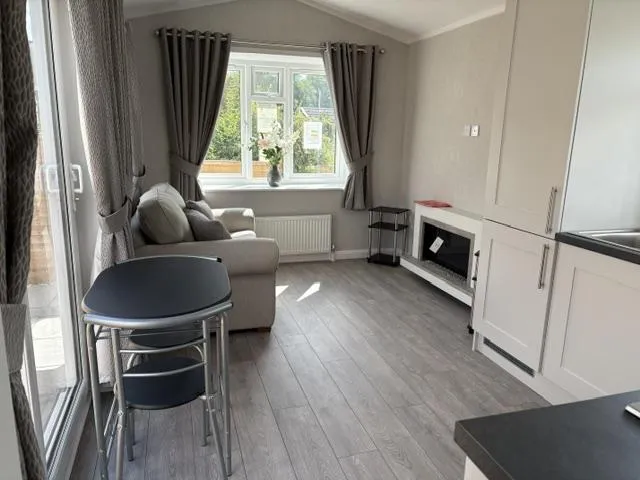 Sandleford Lodge, Thatcham, RG19, photo 2