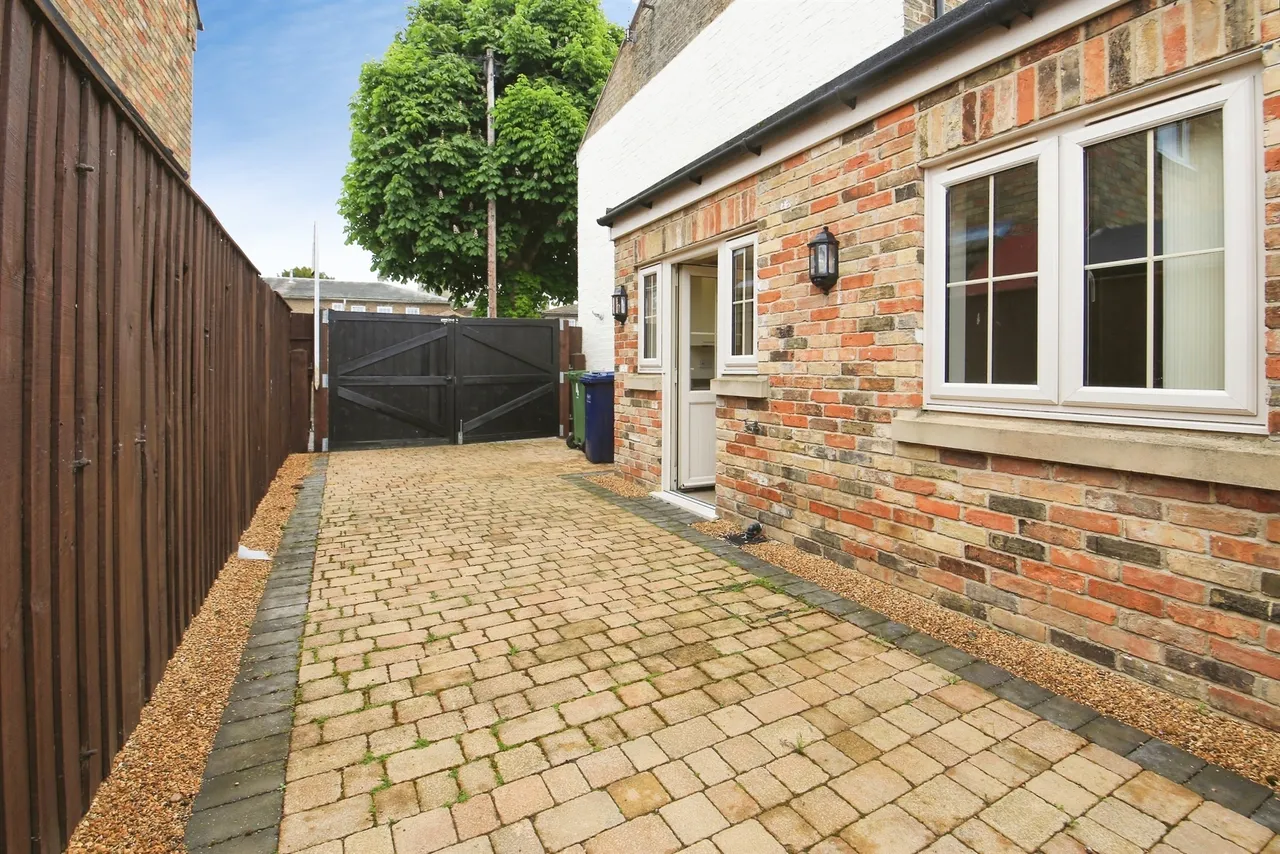 Falcon Lane, Peterborough, PE7, photo 3