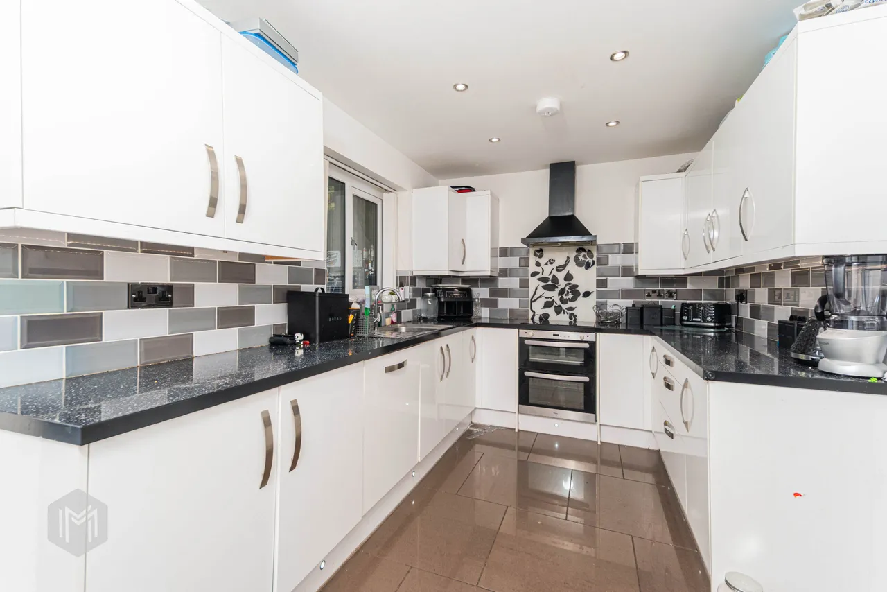 Inglewood Close, Bury, BL9 7LD, photo 2