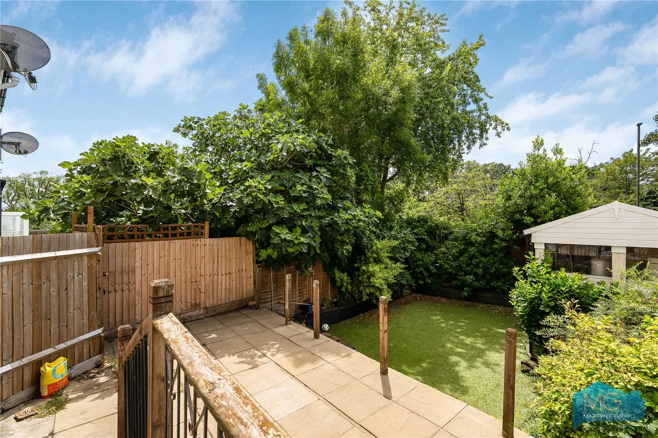 Grants Close, Mill Hill, NW7, photo 13