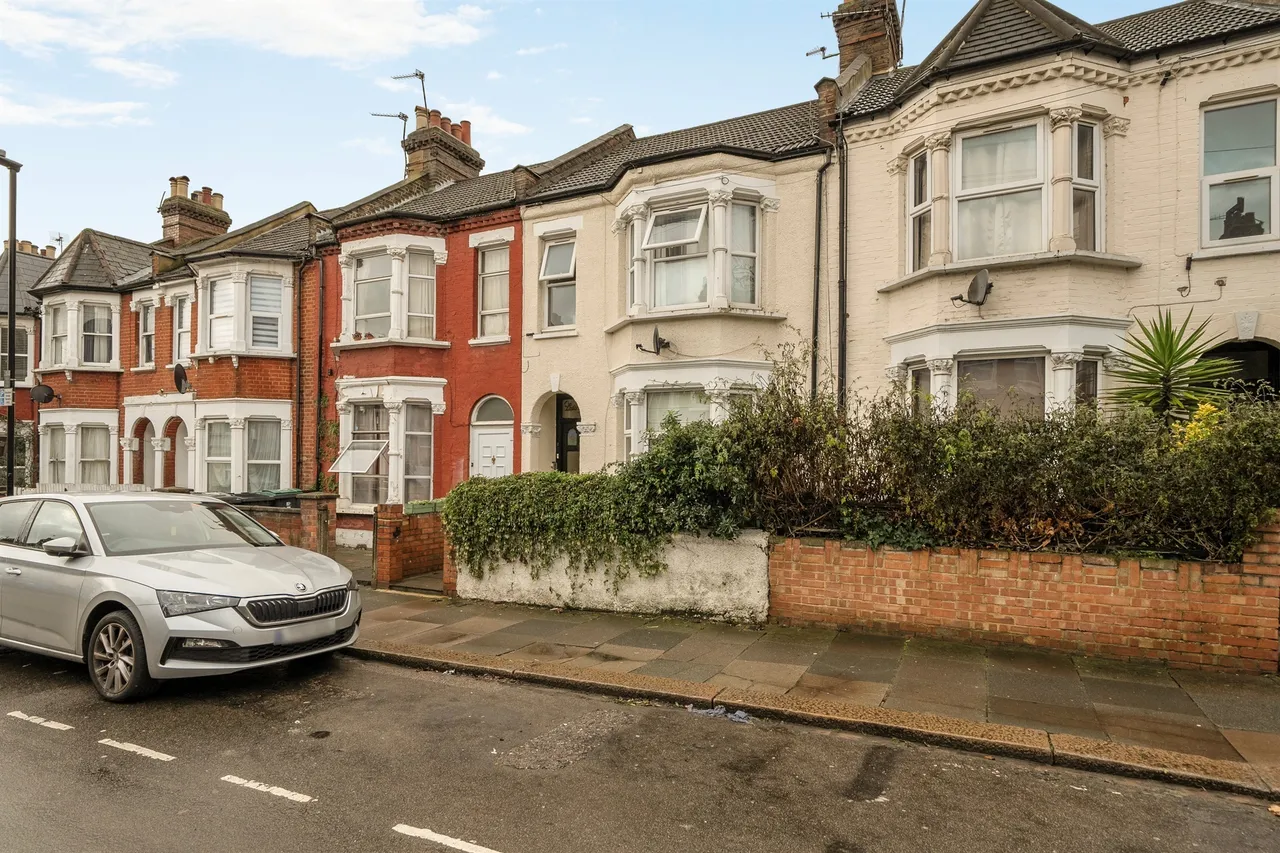 2 bed flat for sale — Handsworth Road, London