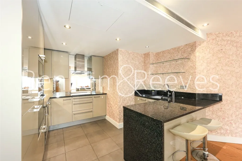 Heritage Avenue, Beaufort Park, NW9, photo 10