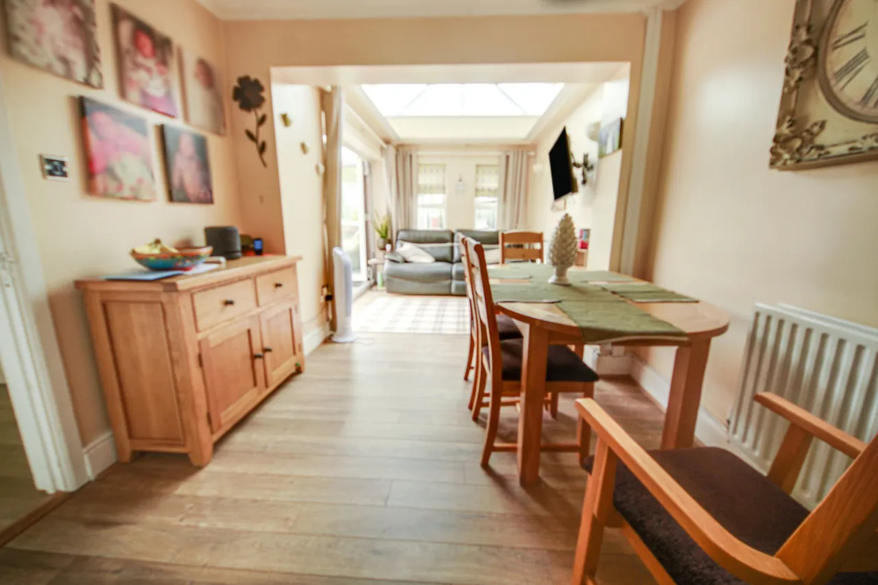 Stirling Road, Cardiff, South Glamorgan, photo 5