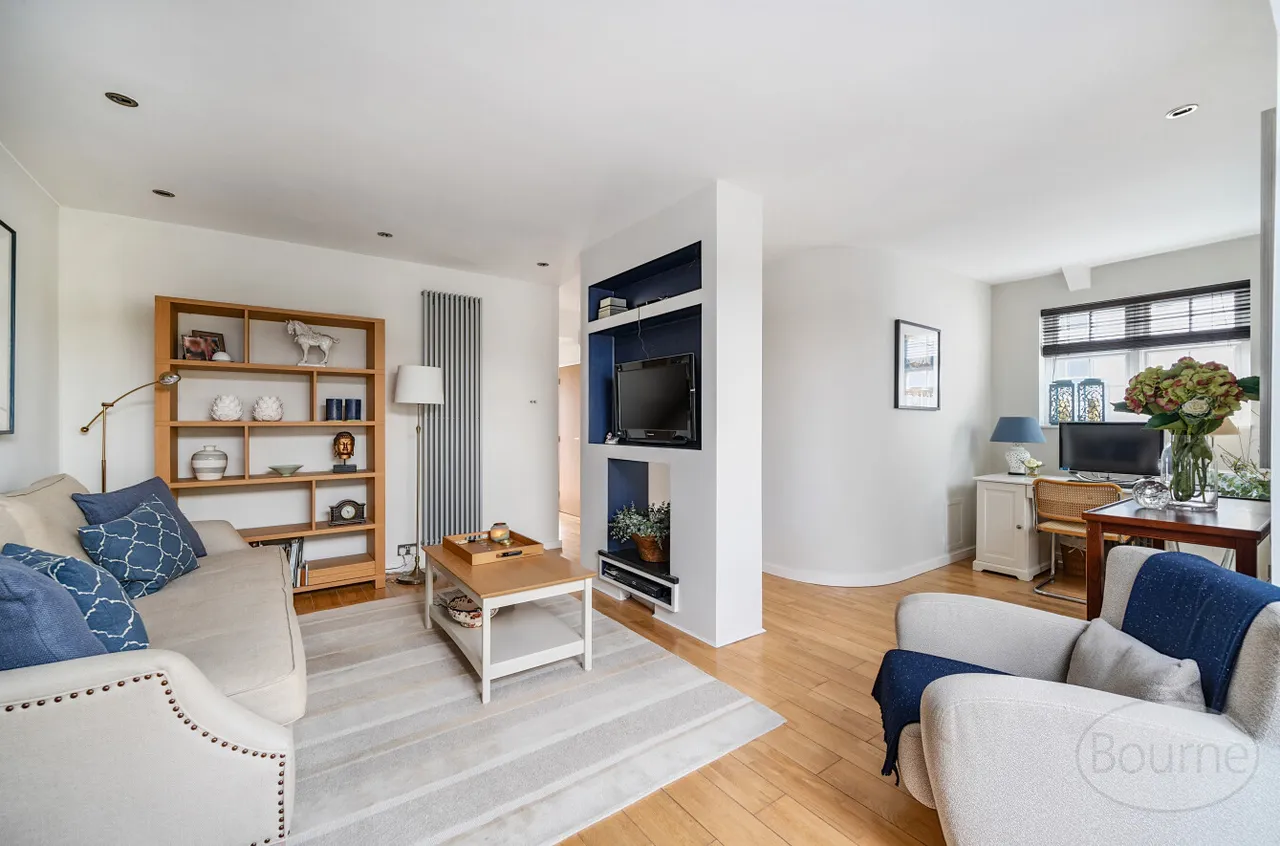 Downsview Close, Downside, KT11, photo 2