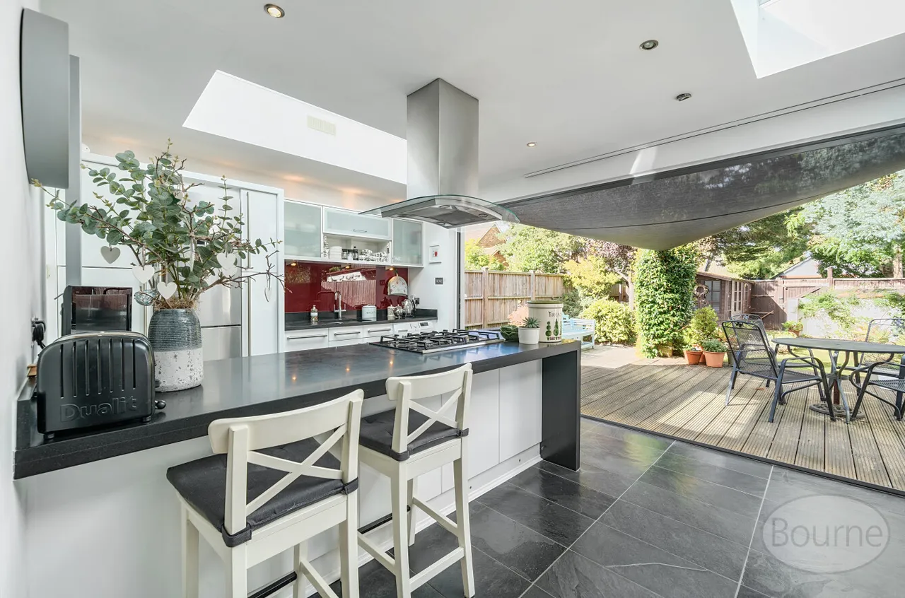 Downsview Close, Downside, KT11, photo 3