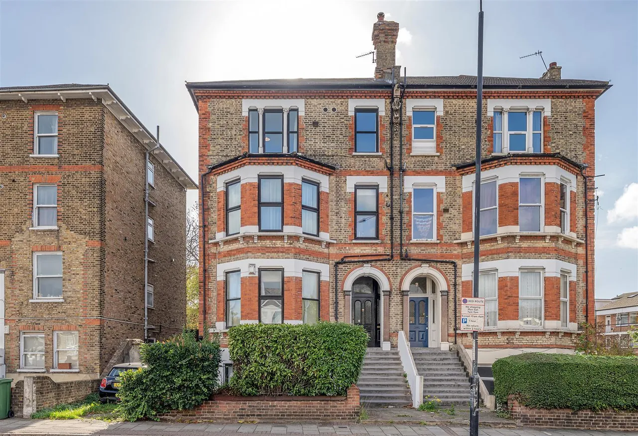 3 bed property for sale, Thurlow Park Road, London, SE21