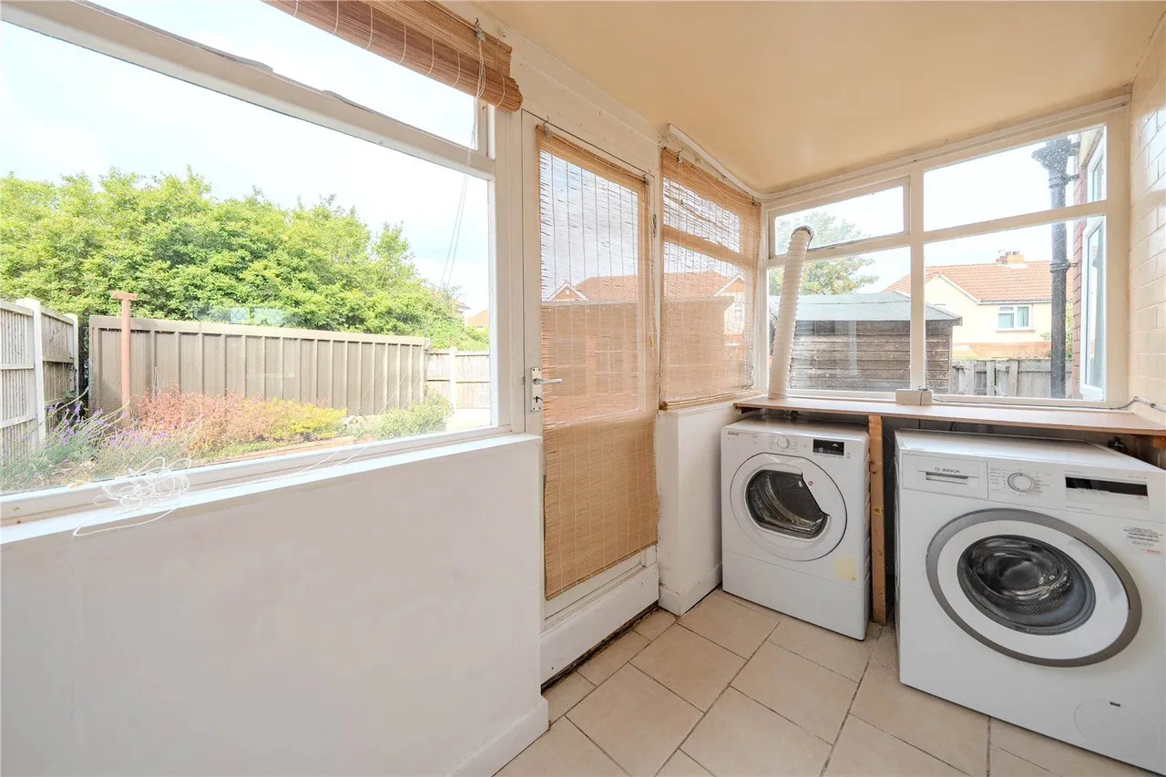 Merton Gardens, Farsley, LS28, photo 8