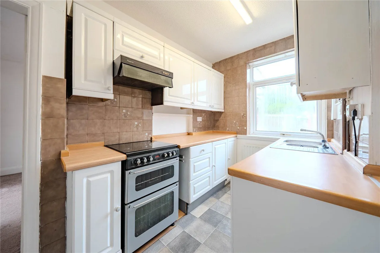 Merton Gardens, Farsley, LS28, photo 4