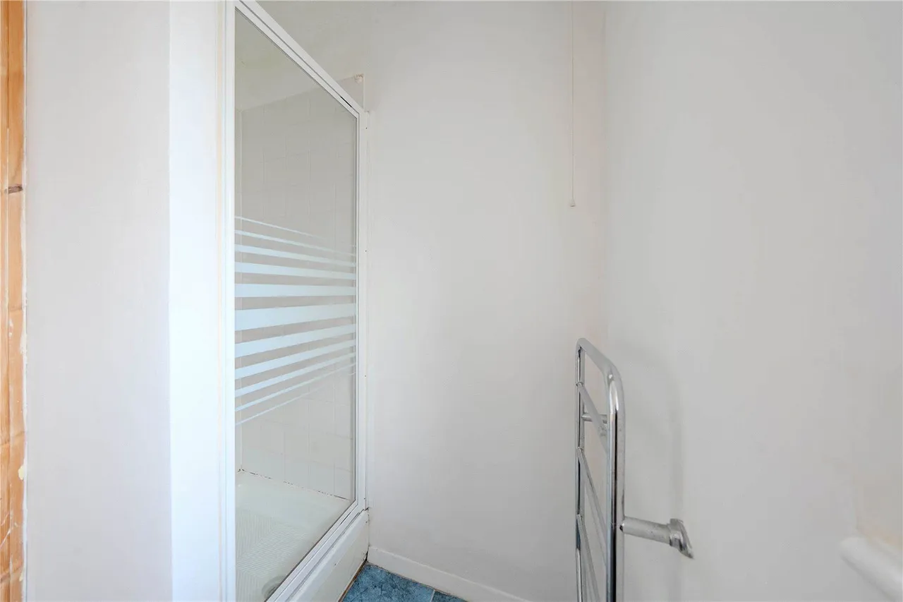 Merton Gardens, Farsley, LS28, photo 11